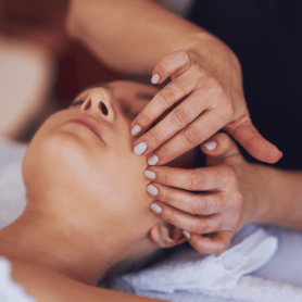 Massage Kobido - Le secret pour une Peau Jeune et Lumineuse • AM'PAISIBLE Massage Kobido - Le secret pour une Peau Jeune et Lumineuse • AM'PAISIBLE